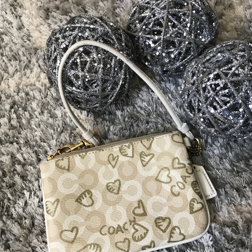 💯 Authentic Coach Wristlet!!! - Picture 4 of 6